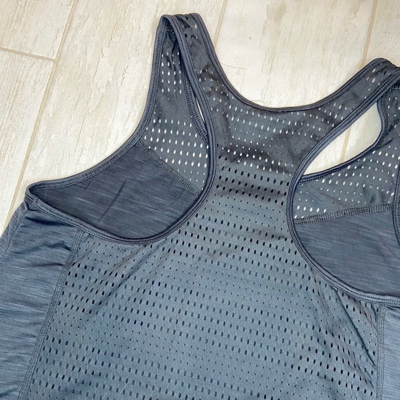 Black workout top - Picture 4 of 4